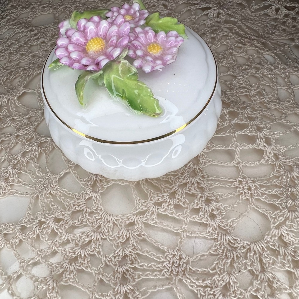 Vintage‎ Napcoware fine China trinket box flower top